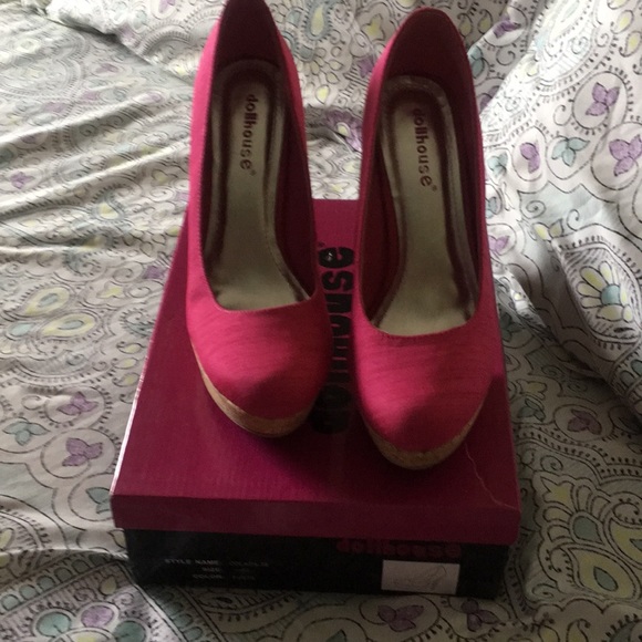 Dollhouse Shoes - Dollhouse hot pink & cork pump size 9